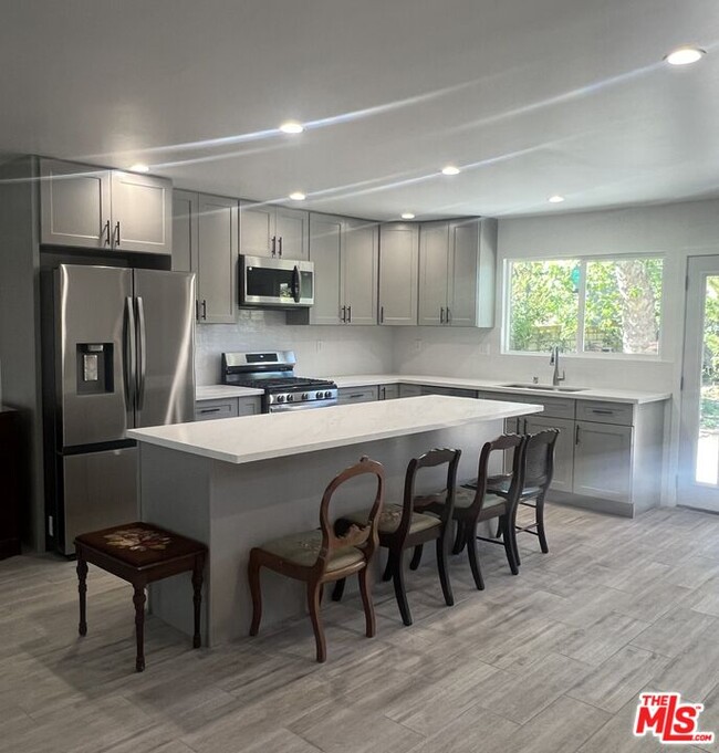 Building Photo - 30872 Janlor Dr