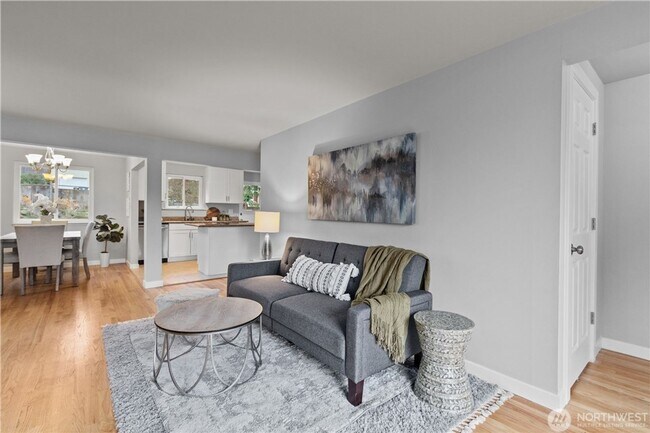 Foto del edificio - Updated mid-century home in Matthews Beach neighborhood