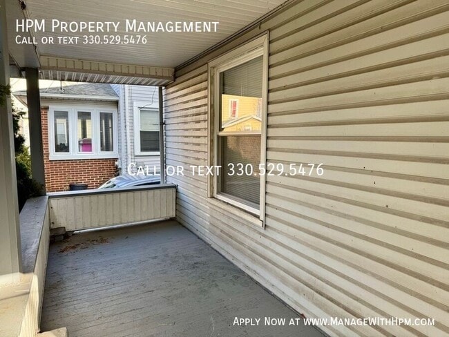 Building Photo - 212 Dryden Ave SW