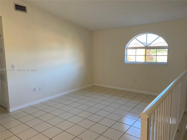 Foto del edificio - 3566 W 80th St