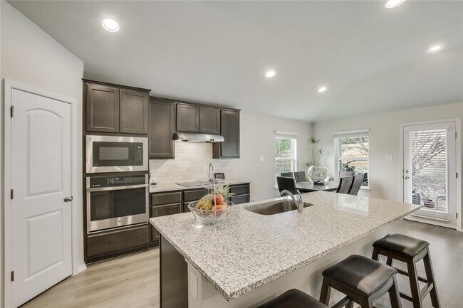 Foto del edificio - 3703 Stillwood Ln