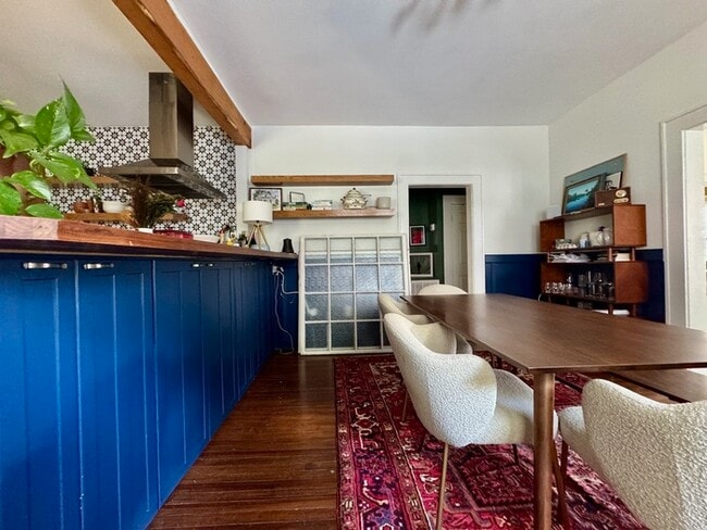 Building Photo - Renovated DTR Bungalow!