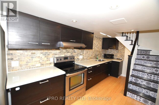 Building Photo - 501 Silverthorn Ave