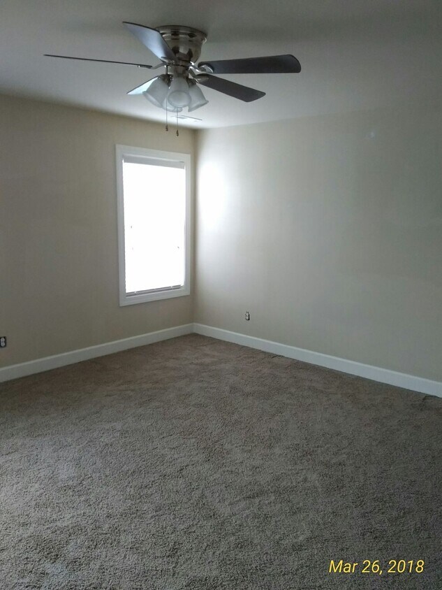 Foto del edificio - 3 Bedroom 2.5 Bath Townhome with Garage for Rent in Cooper Sq Neighborhood