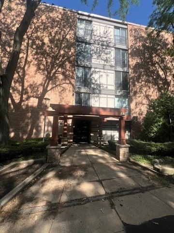 Building Photo - 5800 Oakwood Dr