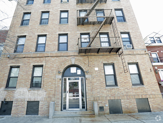 Building Photo - 3226 Bronxwood