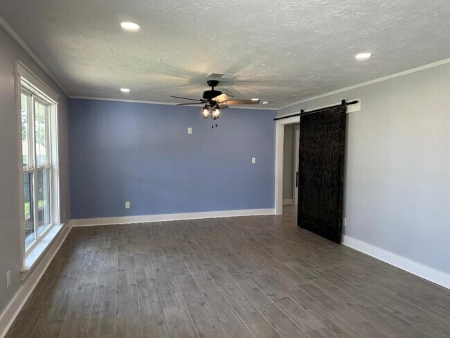 Foto del edificio - 108 N Dixie St