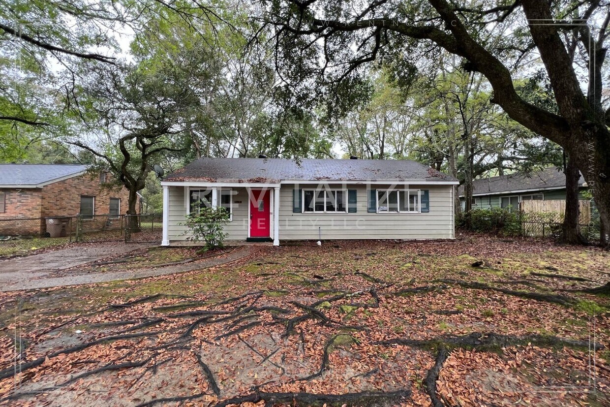 Primary Photo - 3 Bedroom/1 Bathroom House in Mobile!