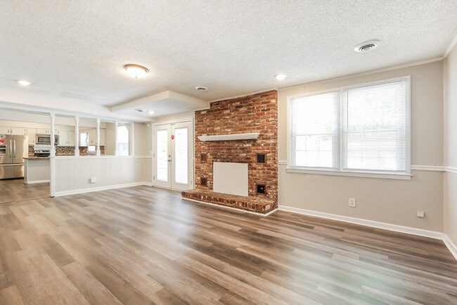 Building Photo - Five Bedroom in Mauldin, SC