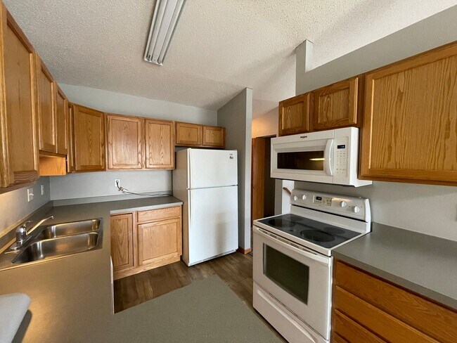 Building Photo - 3 Bed 2 Bath Twin-Home
