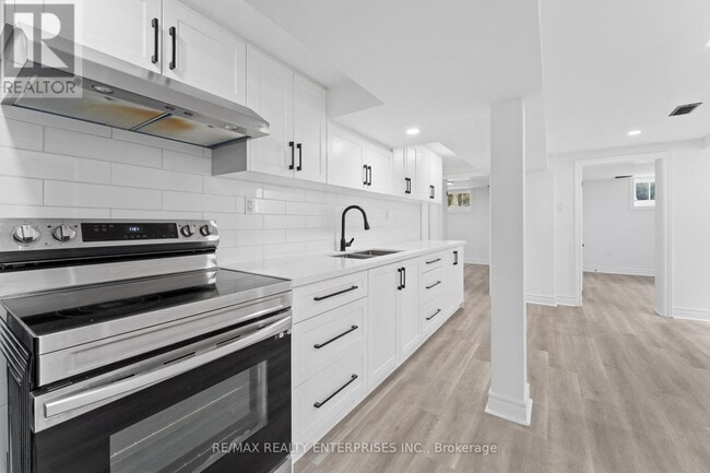 Building Photo - 3 Dallyn Cres