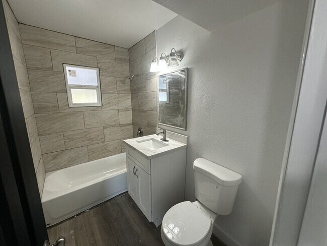 Foto del edificio - 390 W Lindbergh Ave