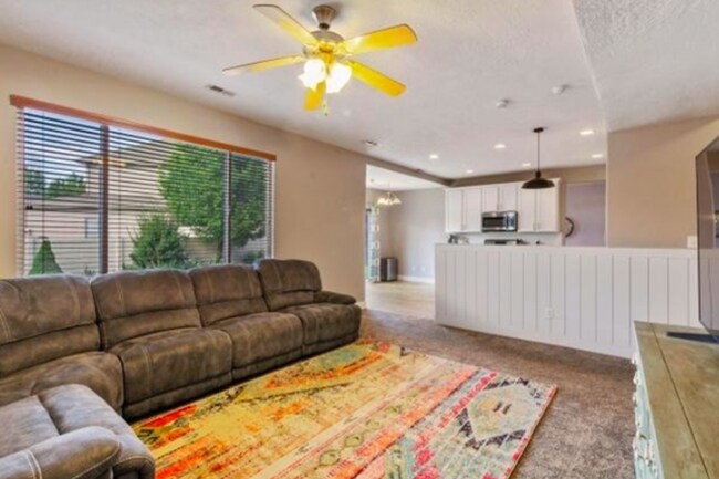 Building Photo - BEAUTIFUL HOME IN DESIRABLE SPRING CREEK R...