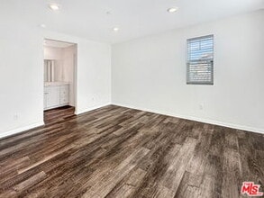 Building Photo - 27607 Sawtooth Ln