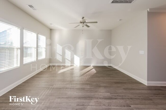 Foto del edificio - 9220 Evans Creek Ct