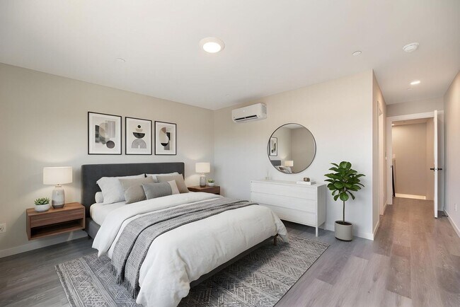 Foto del edificio - Brand New 4 Bedroom Luxury Townhomes!