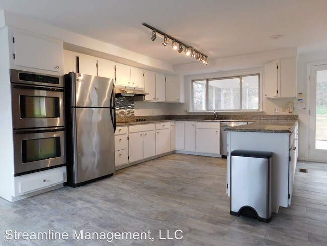 Building Photo - 5 br, 4 bath House - 9015 Honeybee Ln