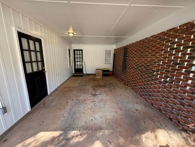 Foto del edificio - Cute Corner Lot University Heights Brick R...