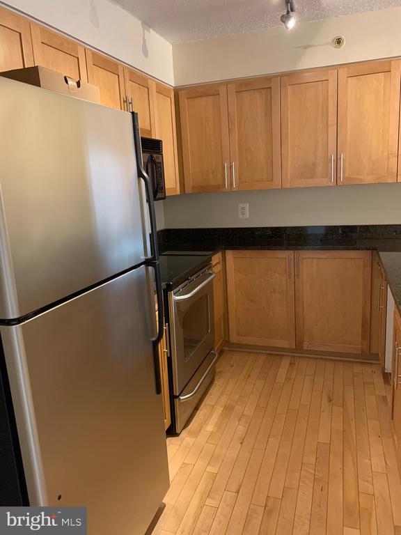 Building Photo - 7500 Woodmont Ave