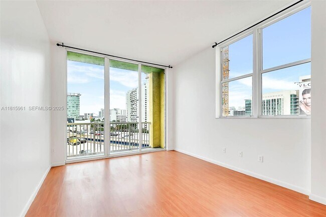 Foto del edificio - 1350 NW 8th Ct