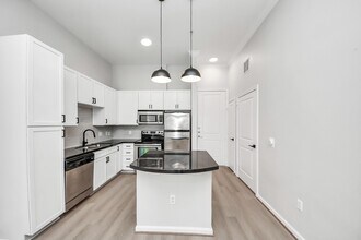 Building Photo - 6363 San Felipe St