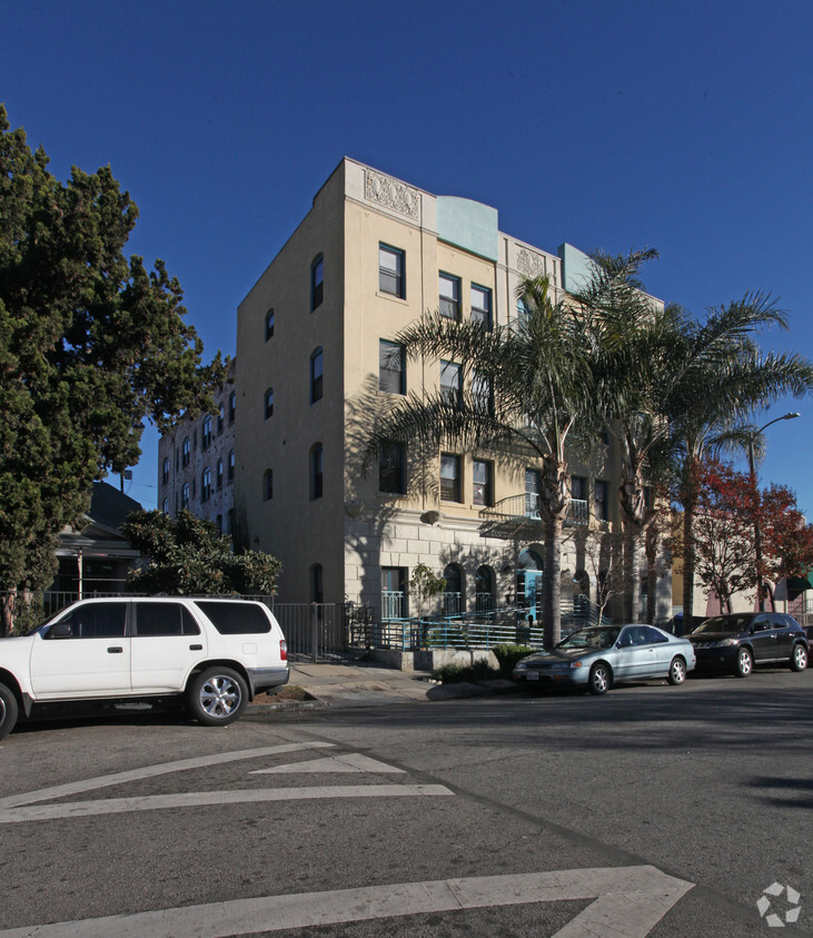 Building Photo - Kenmore Apartments