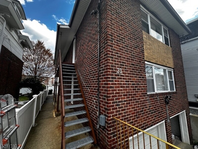 23 Chestnut St Unit 4, Rutherford, NJ 07070 Room for Rent in