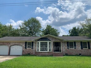 Building Photo - 205 Pinewood Dr