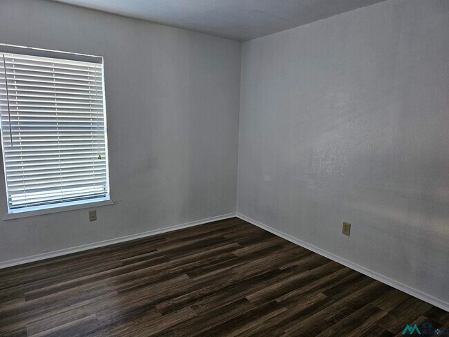 Foto del edificio - 921 W 16th St