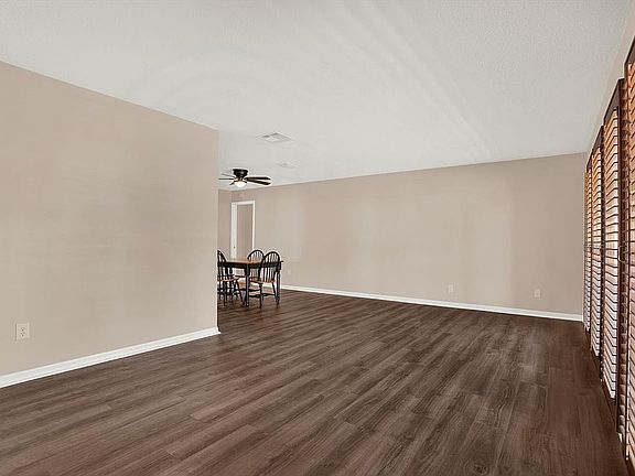 Building Photo - 401 Running Horse Rd