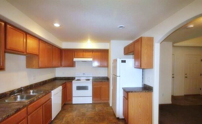 Kitchen - 5014 Rock Springs St