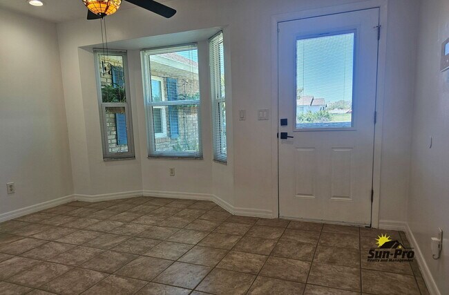 Foto del edificio - 139 Riverwalk Ct