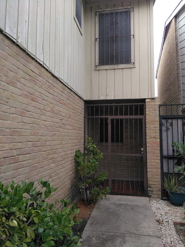 Building Photo - 1014 Castle Heights Dr