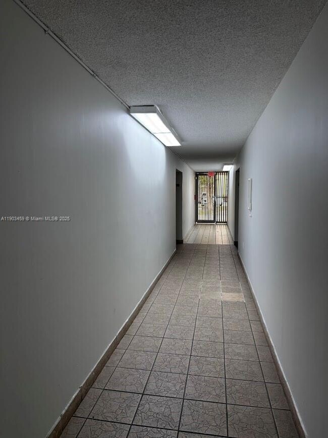 Foto del edificio - 11790 SW 18th St
