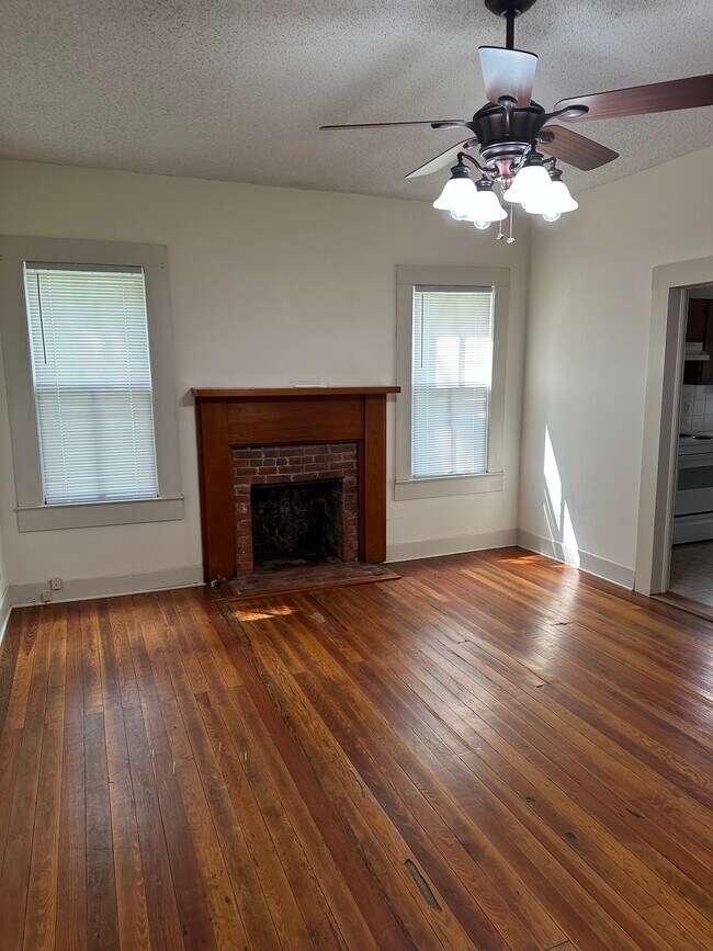 Living room - 5036 Hot Wells Rd