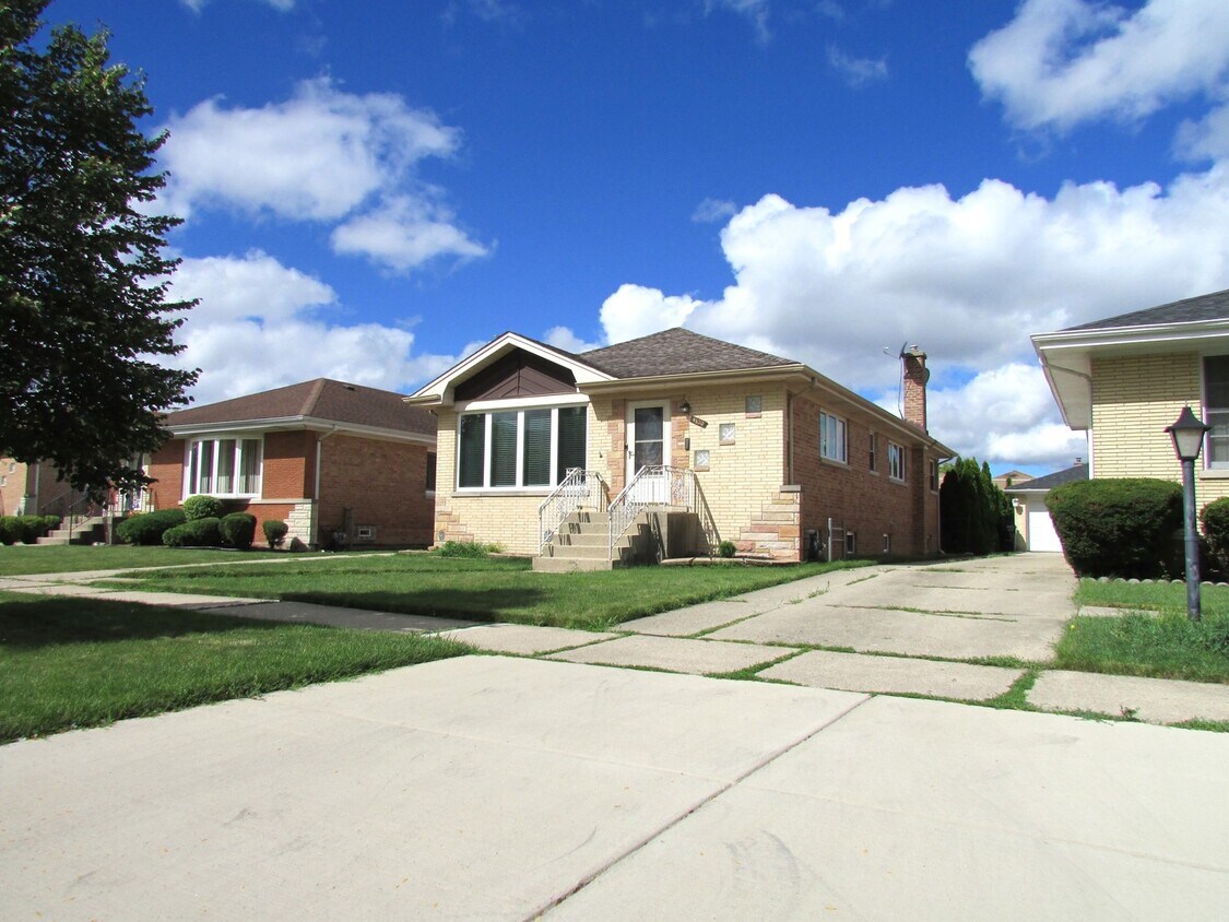 4620 N Overhill Ave, Norridge, IL 60706 House Rental in Norridge, IL