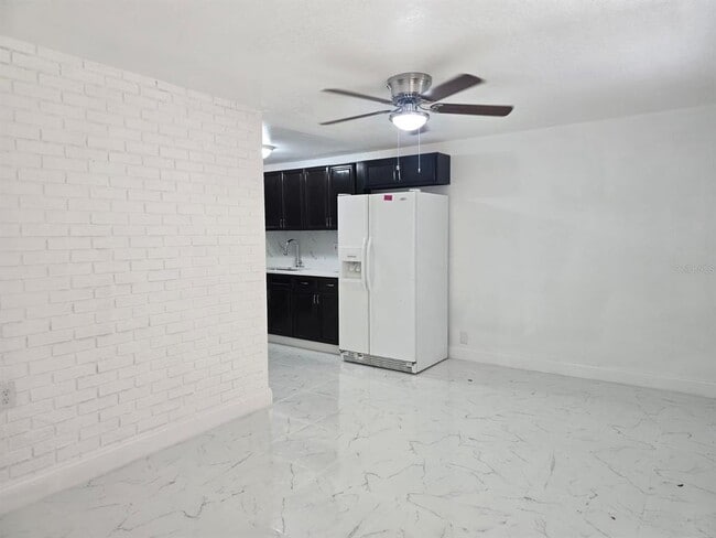 Foto del edificio - 1813 Hacienda Way