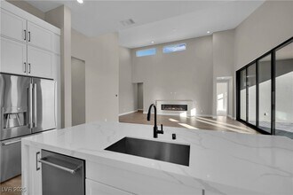 Building Photo - 11079 Rolling Vista Dr