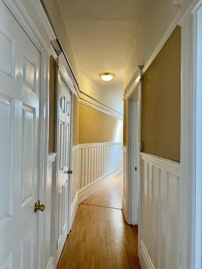 Building Photo - Huge top floor flat on Polk Street - Roomm...