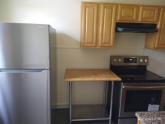Building Photo - 3 bedroom 1 bath house available in West P...