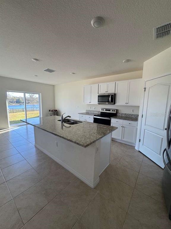 Foto del edificio - 9752 Black Walnut Dr