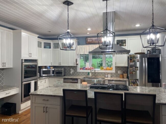 Foto del edificio - 5 br, 4.5 bath House - 212 Oakwood Dr