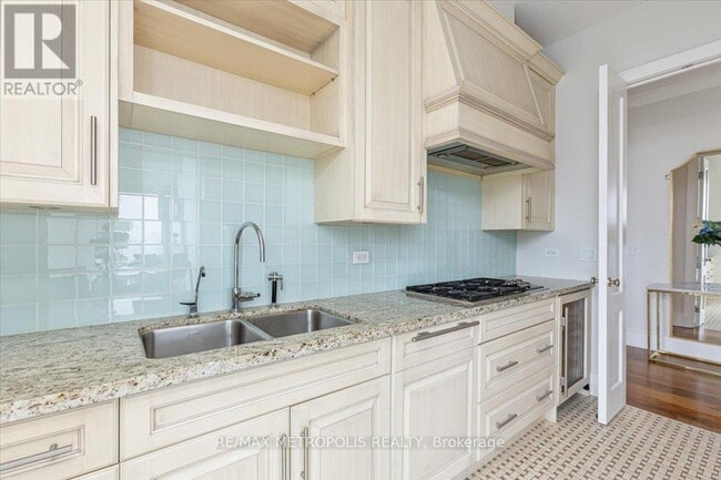 Building Photo - 183 Wellington St W