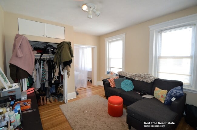 Foto del edificio - 83 Glenville Ave