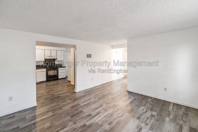 Building Photo - 1631 E Rowan Ave