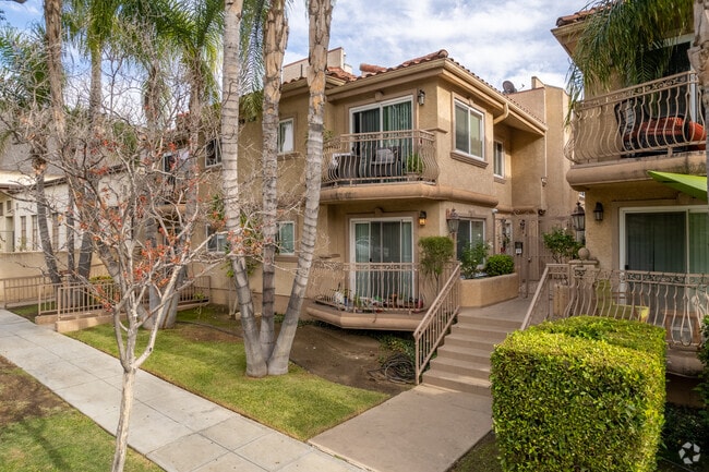 Building Photo - 550 E Santa Anita Ave