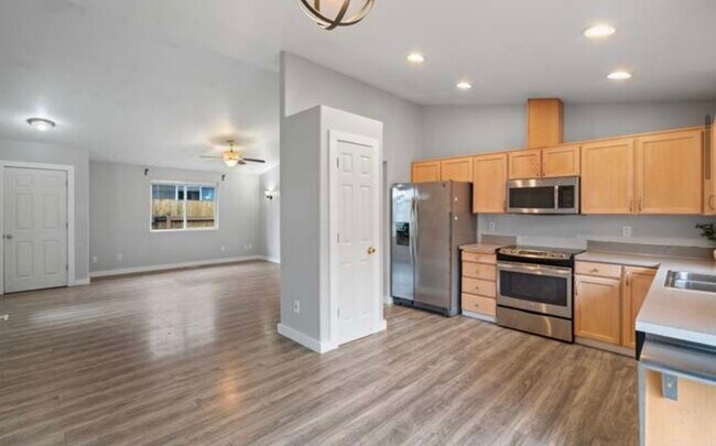 Pantry and kitchen - 4416 NE 123rd Ave