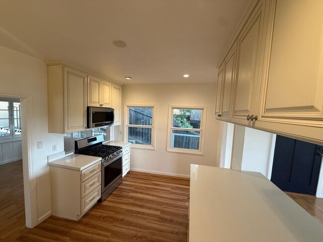 Building Photo - 5426 Ebey Ave