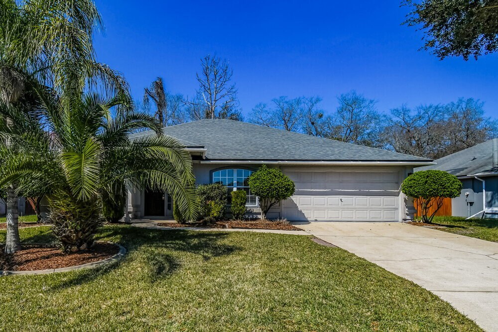 Foto principal - 14196 Crestwick Dr W