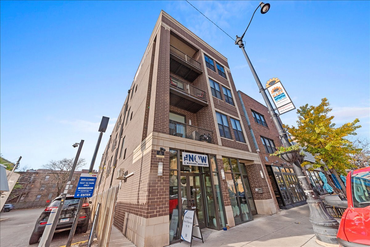 Foto principal - 3122 N Broadway